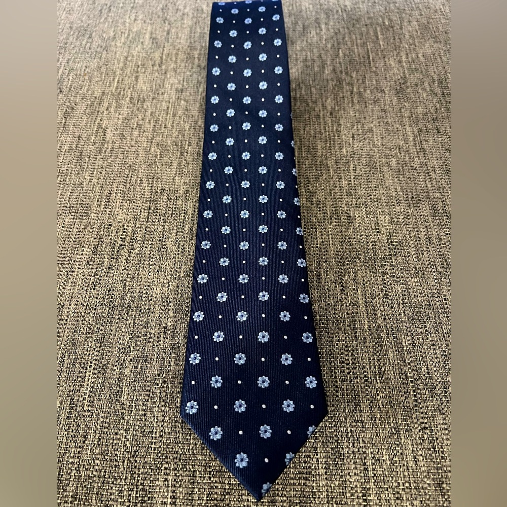 English Laundry beautiful blue tie - new, perfect condition!